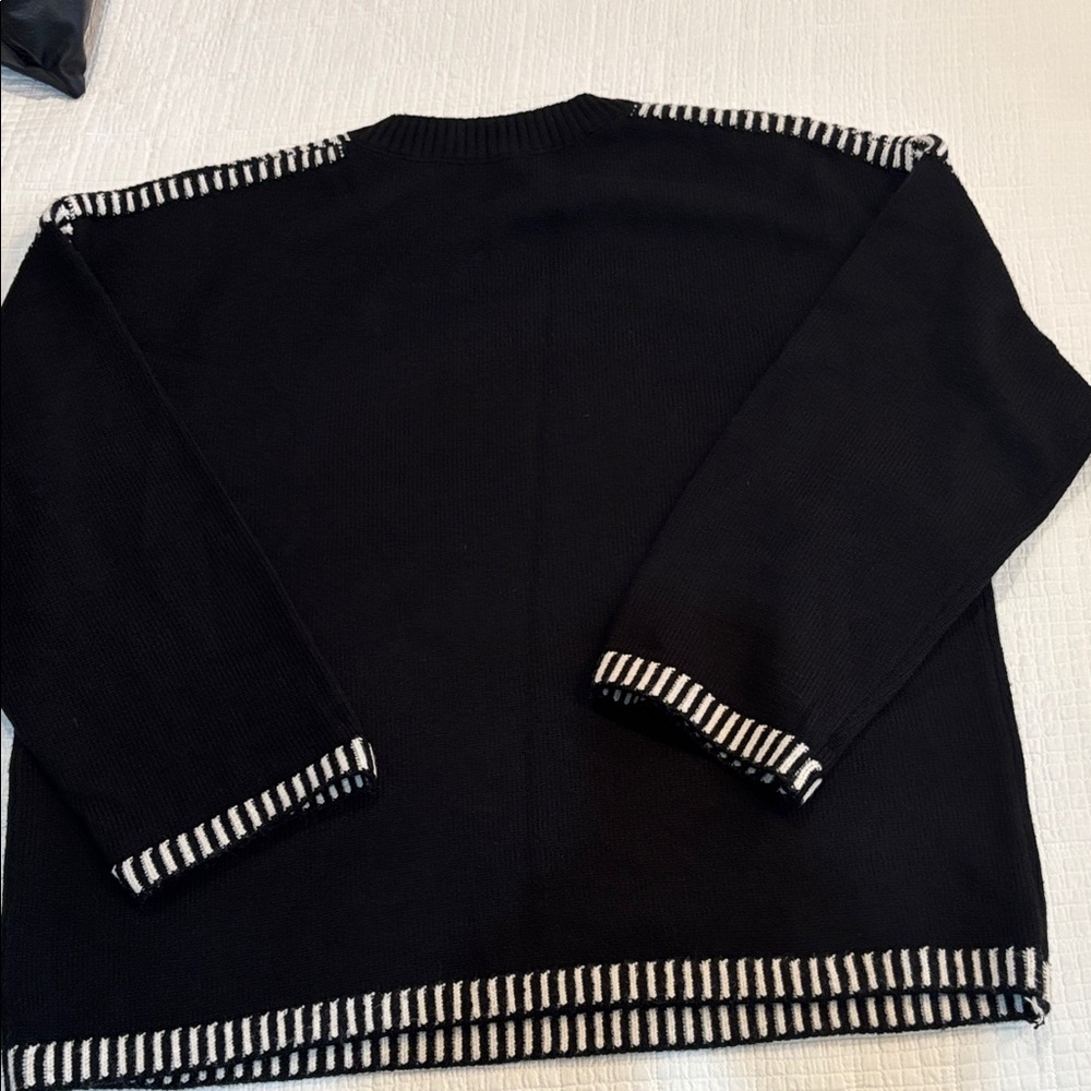 Black and White Women's Crew Neck Sweater Sz 2X - Picture 8 of 8